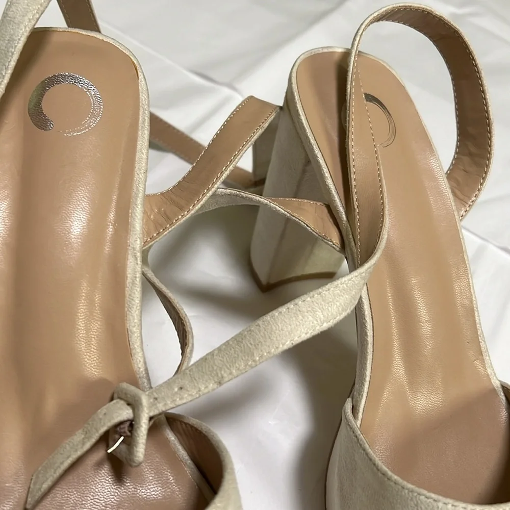 JOURNEE COLLECTION Women's Nairri Platform Block Heel Dress Sandals, Size 9.5